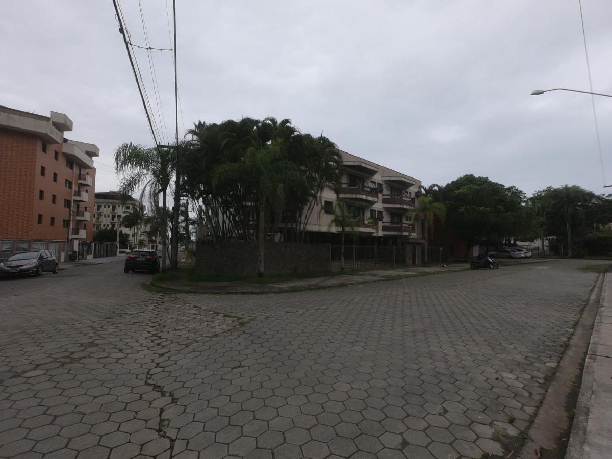 Excelente Localizacao, 400 Metros Da Praia Ar Condicionado E Wi-Fi Apartment อูบาตูบา ภายนอก รูปภาพ